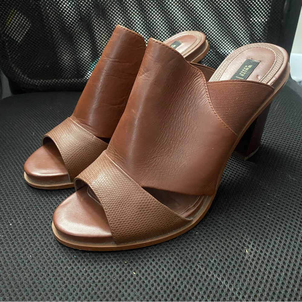 White House Black Market Mules
